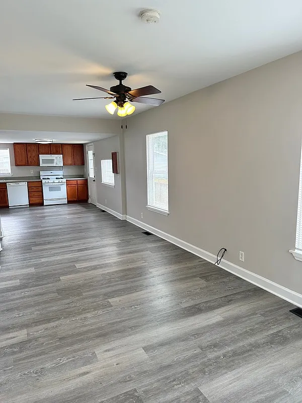 2 bed, 1.0 bath, 760 sqft, $1,365 — Photo 3