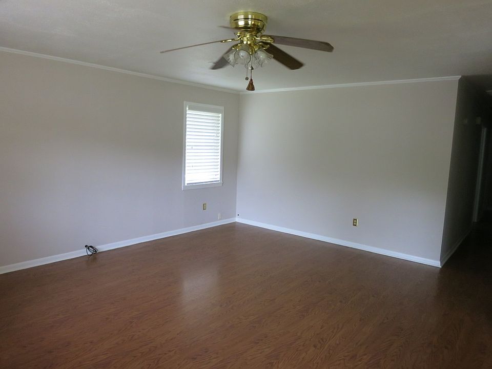 2nd image of 122 Washington
