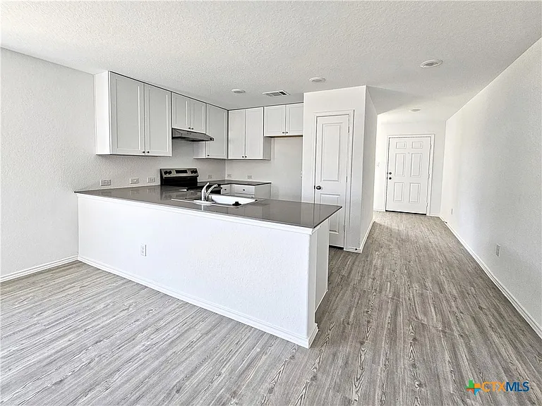 805 Riviera Ct — Photo 3