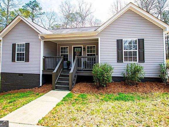 3rd image of 212 Hillcrest Rd