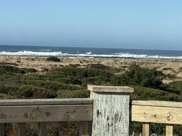 1083 Ocean Shores Boulevard SW, Ocean Shores, WA 98569