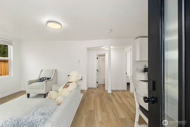 5th image of 1747 1/2 NE 147th St