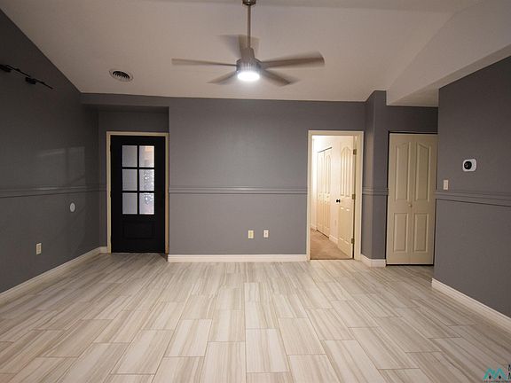 3rd image of 1115 S Santa Barbara St