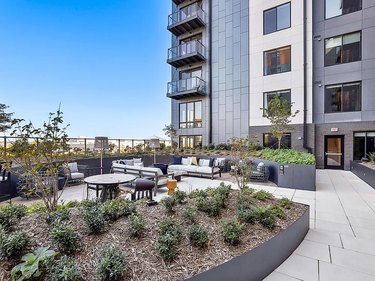 Vista Fairfax Corner — Photo 26