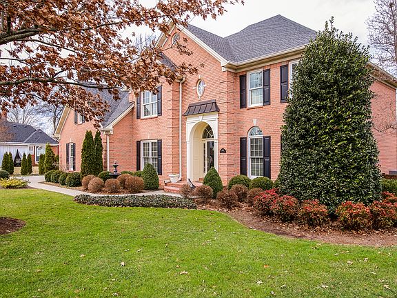 BEAUTIFUL CURB APPEAL!