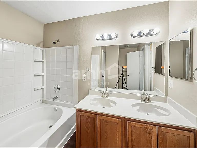 1021 Bumble Bee Dr — Photo 12