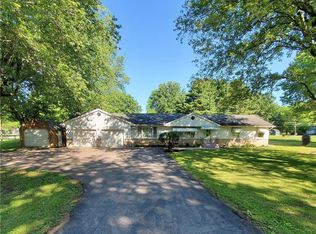 1492 E Lawndale Dr, Shelbyville, IN