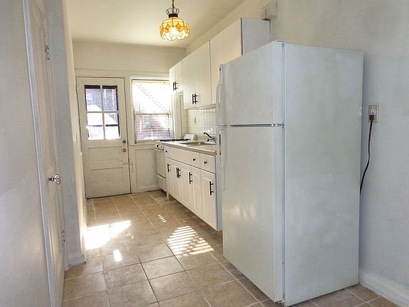 4th image of 925 Brandon Ave #B1
