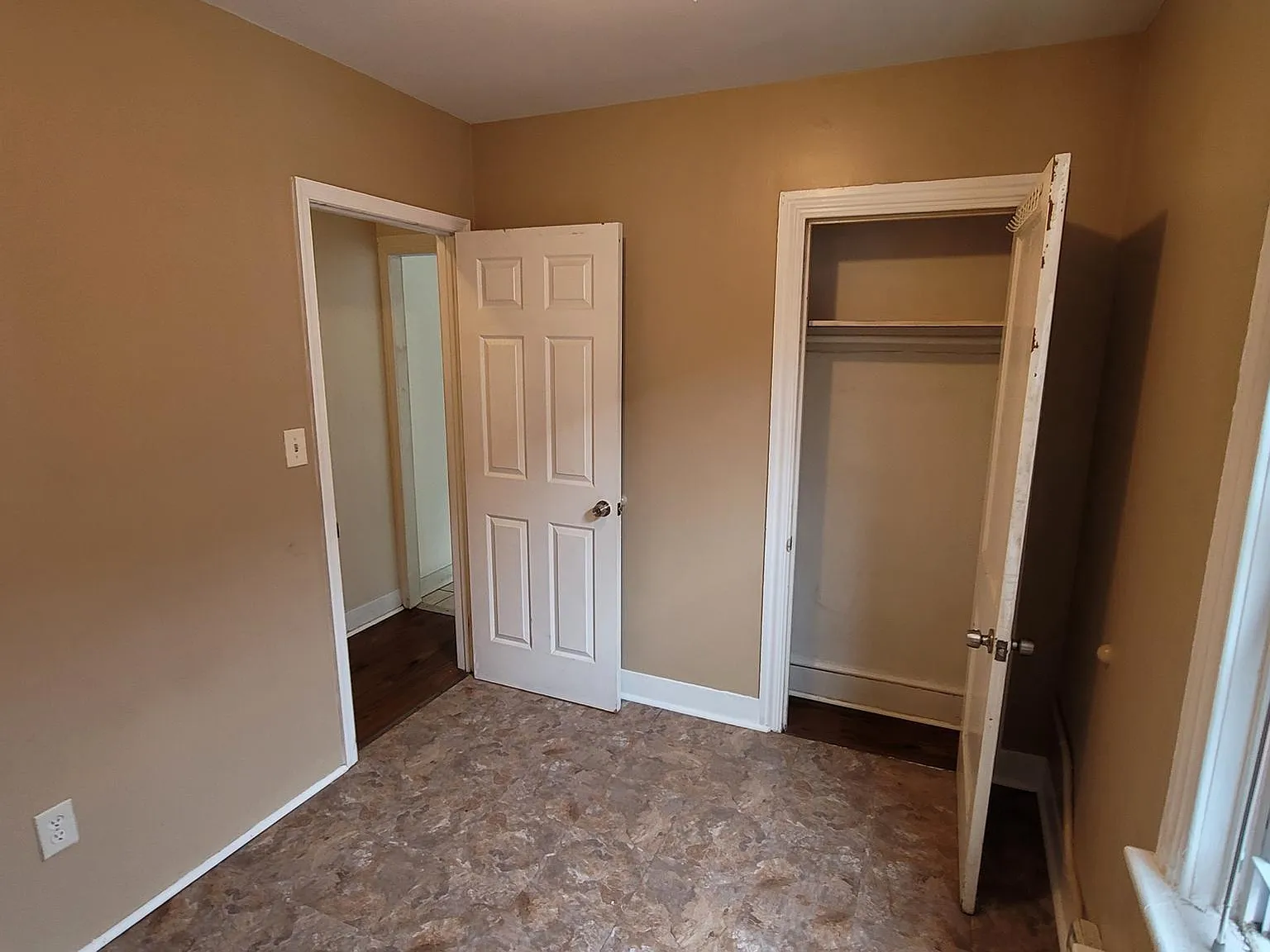 1 bed, 2050 sqft, $875 — Photo 4