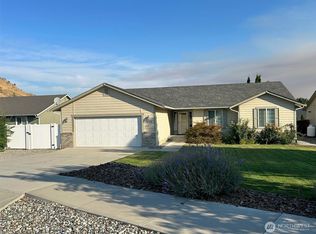 1916 Grandview Loop, Wenatchee, WA 98801