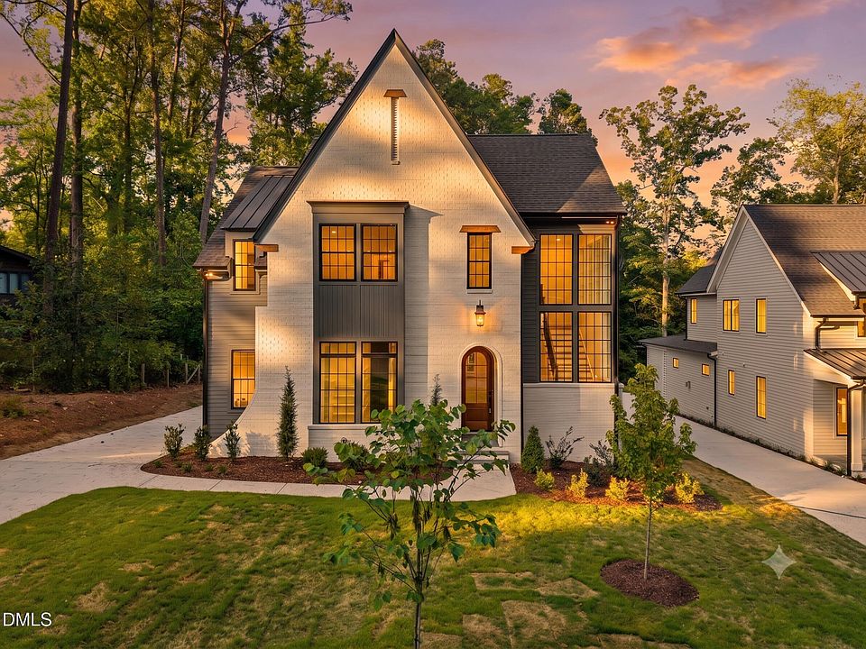 1st image of 6 Chantilly Pl
