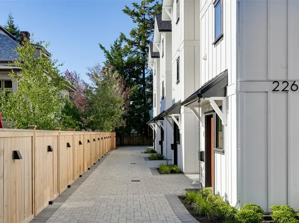 2268 Bowker Ave #3, Oak Bay, BC V8R 2E4