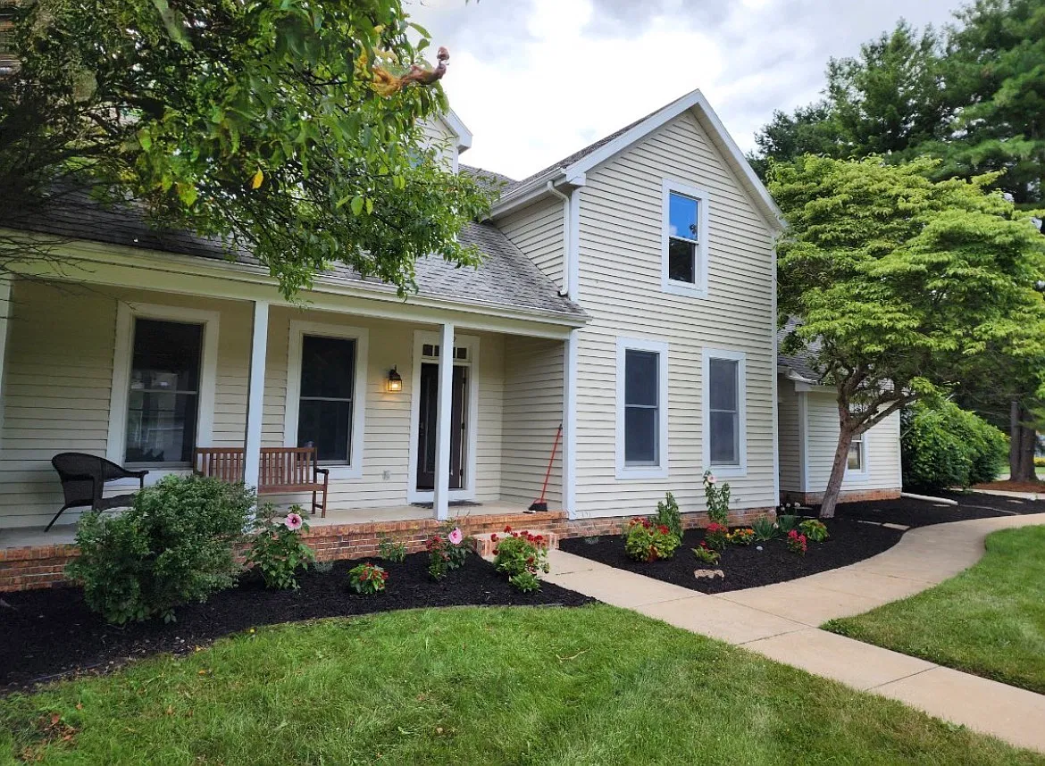 1709 S Walnut Dr — Photo 2