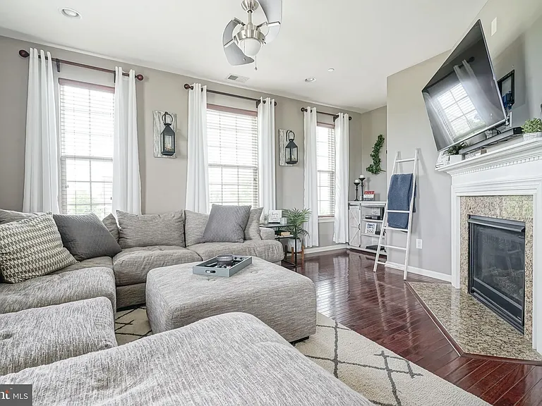 465 Wistar Pl — Photo 7