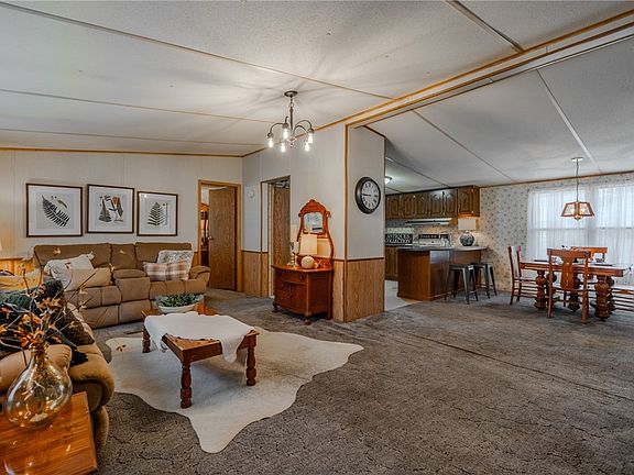 3rd image of 121 Kountry Ln