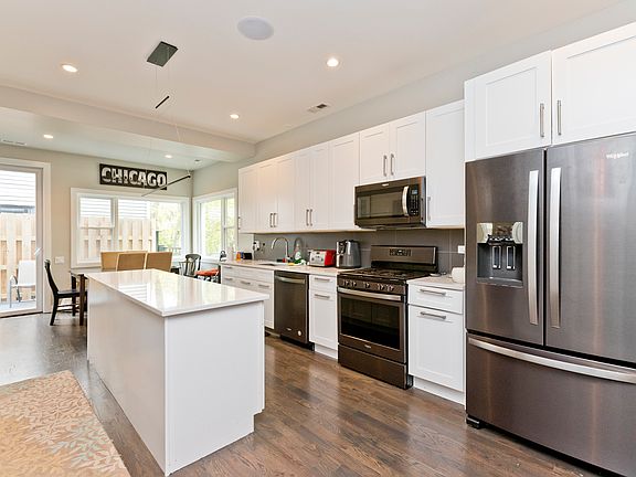 2nd image of 2048 W Melrose St #3