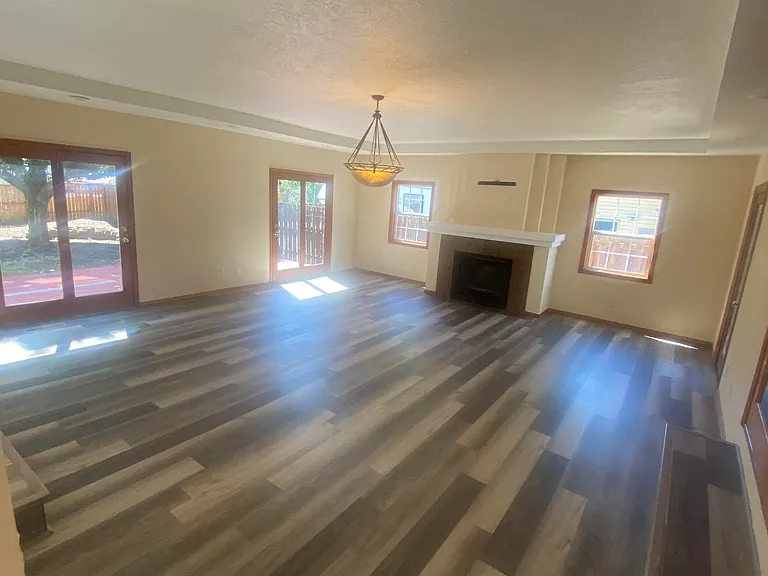 1620 Broadway St NE — Photo 5