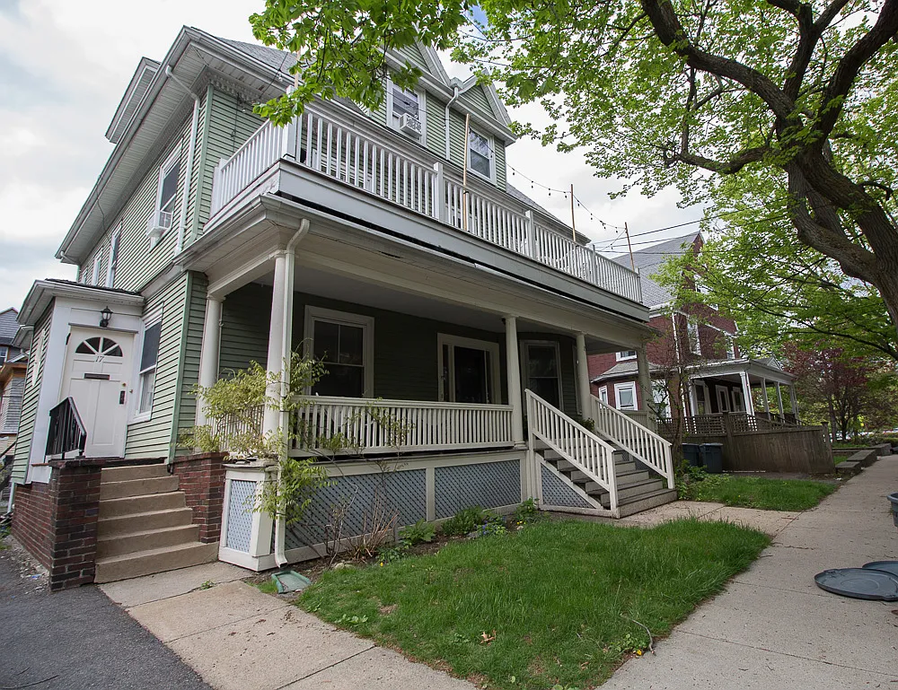 5 bed, 1300 sqft, $4,995 — Photo 1