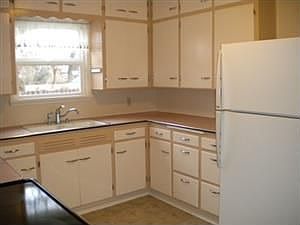 5th image of 409 Pioneer Dr