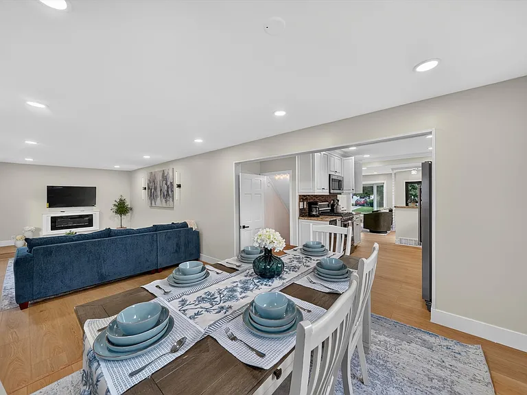 2115 E Hudson Ave — Photo 42