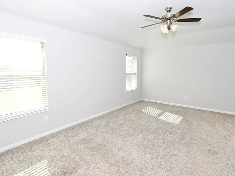 1303 Keaton Ct — Photo 9