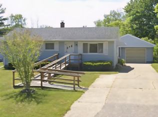 837 S Powell Rd, Essexville, MI