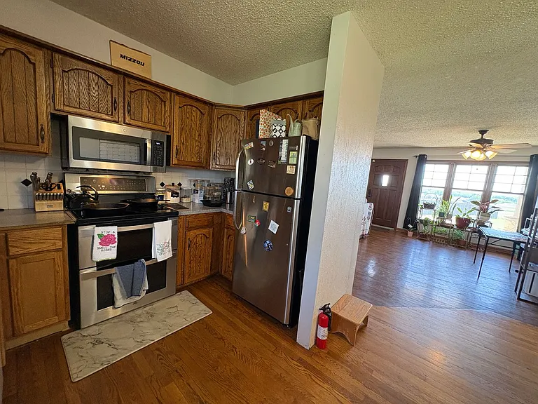 4676 N Dwight Dr — Photo 12