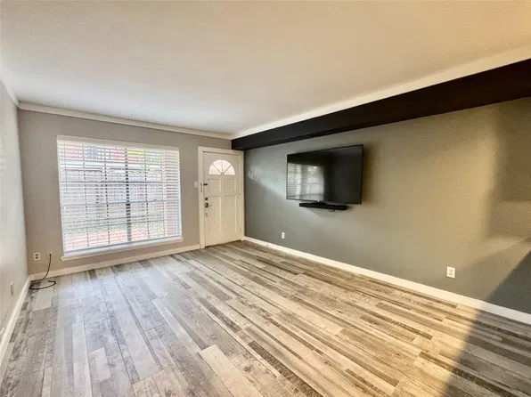 829 Wax Myrtle Ln, Houston, TX 77079