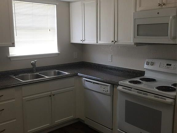 3rd image of 1009 NW Summercrest Blvd APT B