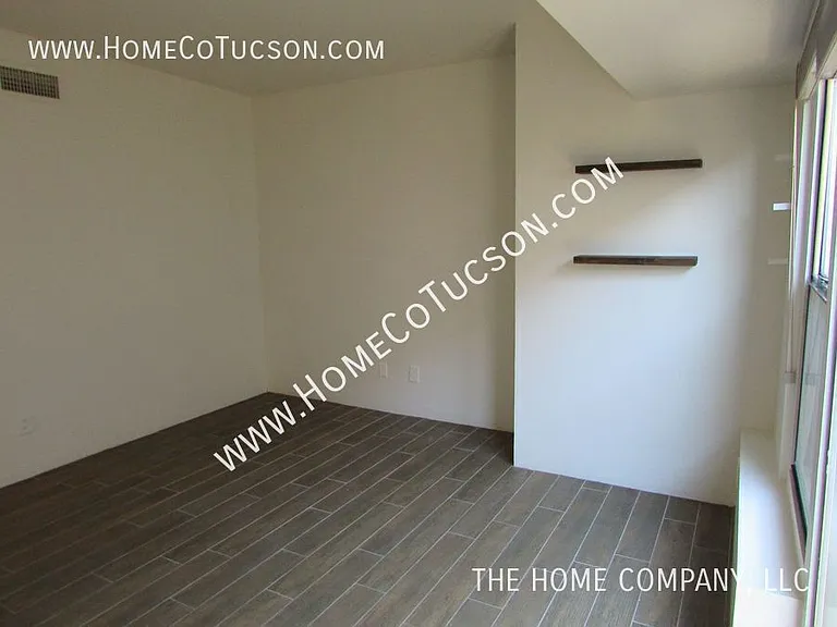 3668 N Royal Prince Ct — Photo 21