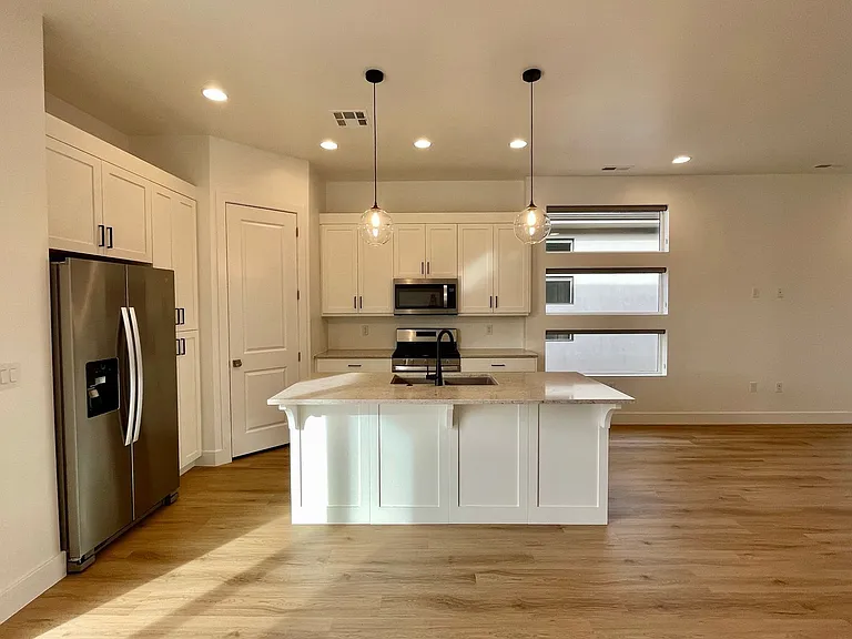 2818 E Church Oak Dr — Photo 6