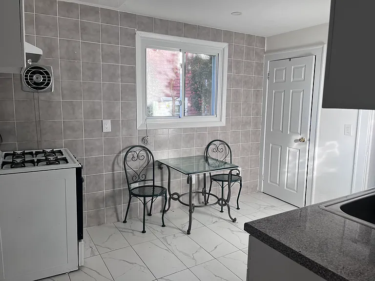 103 E Saint Marks Pl #1 — Photo 10