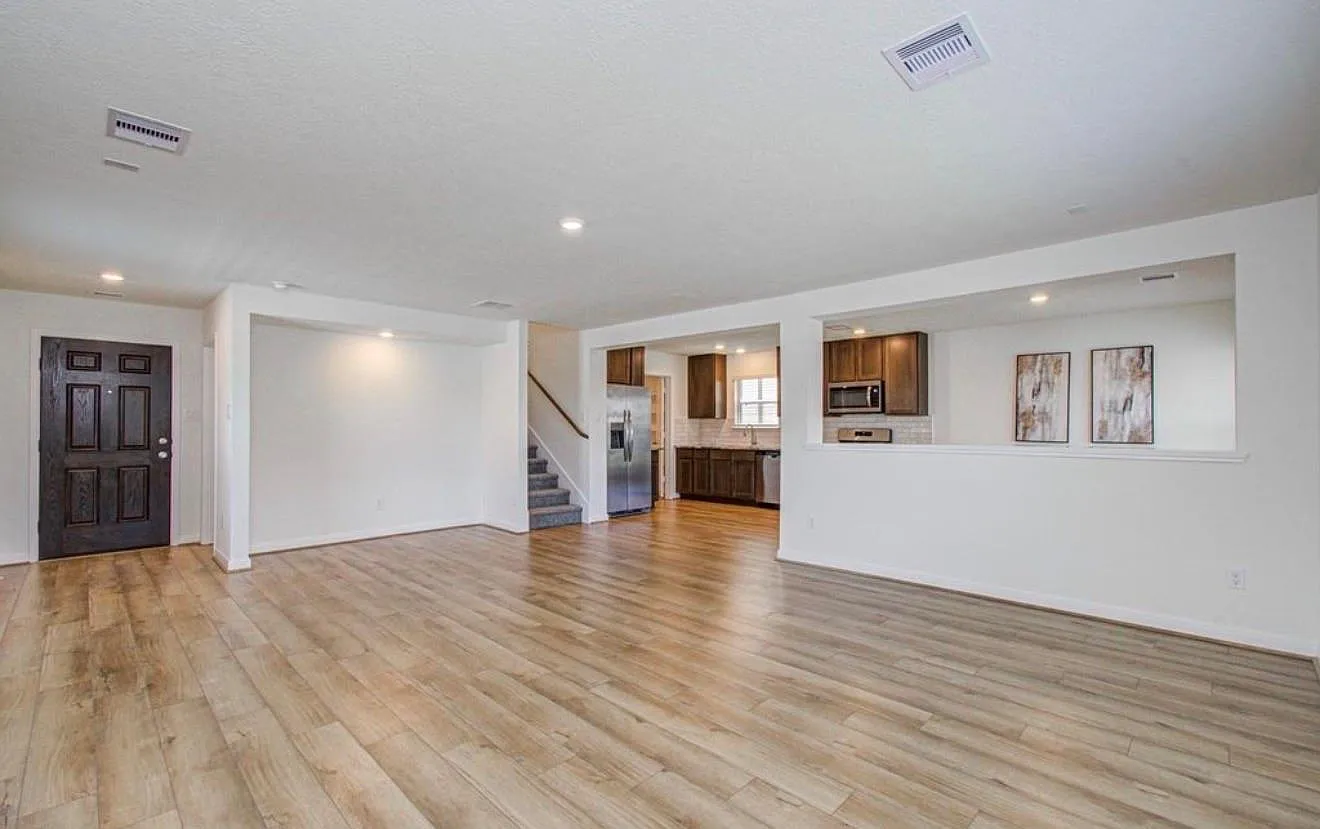 3 bed, 2.5 bath, 1818 sqft, $2,200 — Photo 4