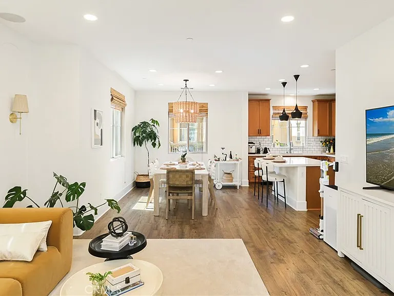 793 Banyan Way — Photo 3