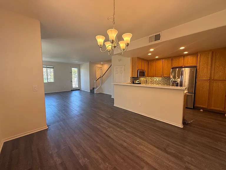 1357 Burgundy Dr — Photo 9