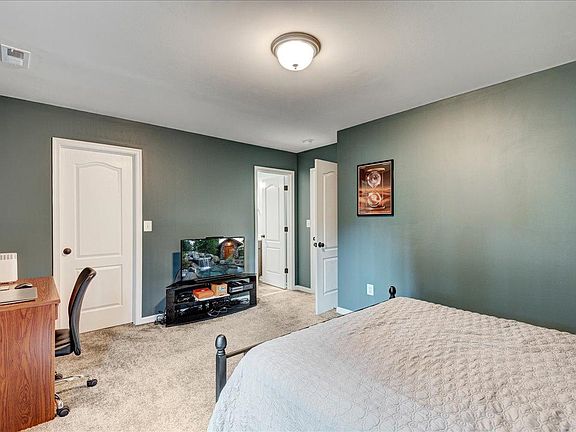 4th image of 2434 Drake Ln