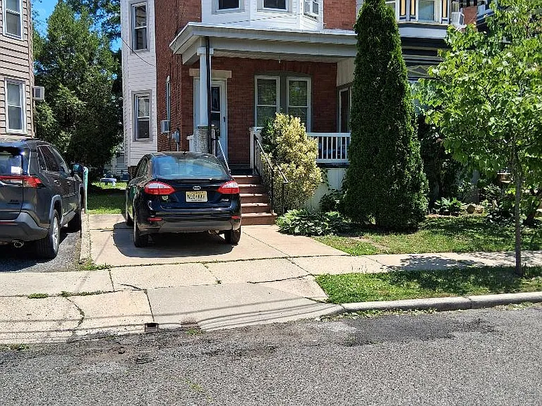 20 W Madison Ave — Photo 5