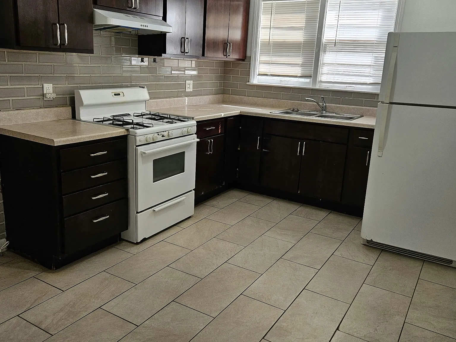 2 bed, 1000 sqft, $1,800 — Photo 1