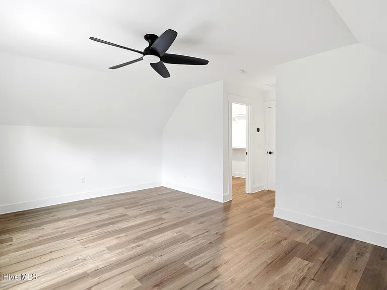 213 Myrtle Ave — Photo 41