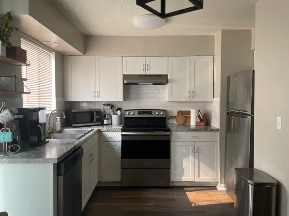 9406 Reeder Dr, Overland Park, KS 66214