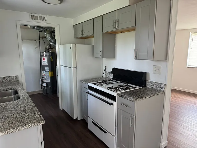 5090-5092 Beacon Hill Ct — Photo 5