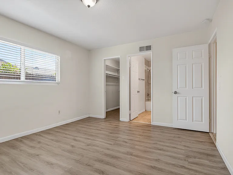 2051 Sycamore Ct — Photo 14