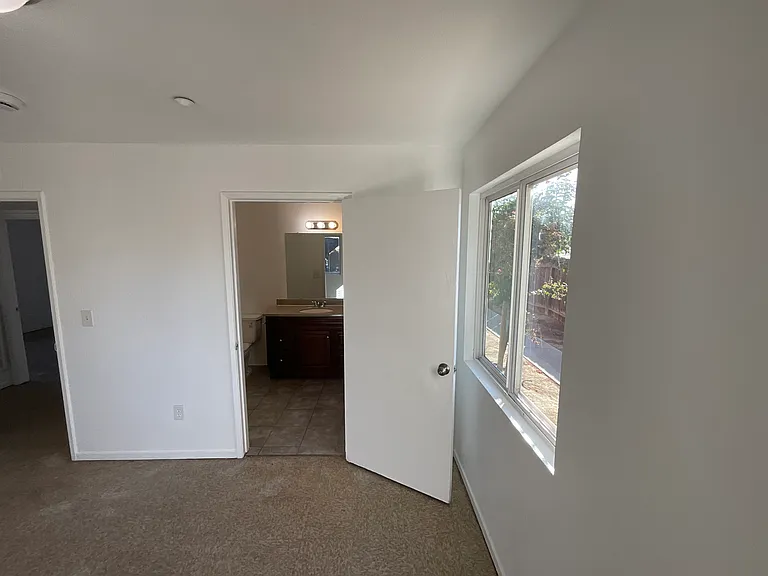 323 Magnolia St #101 — Photo 13
