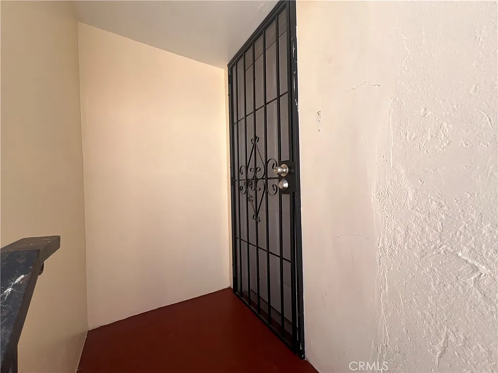 2 bed, 700 sqft, $2,150 — Photo 3