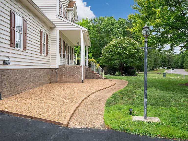 619 Greyshire Dr — Photo 43