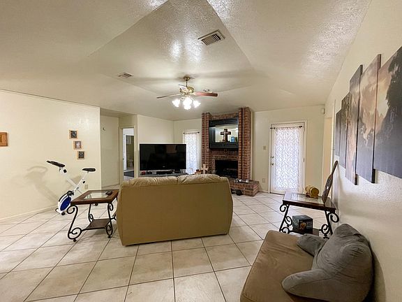 3rd image of 1109 Hardwood Ln