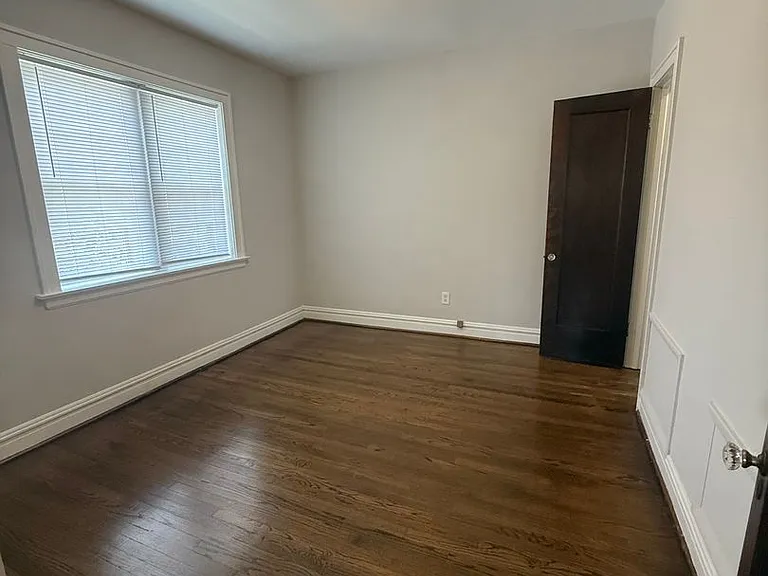 215-19 West Quincy Street — Photo 9