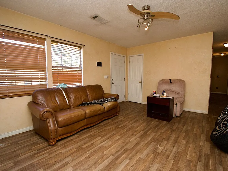 1115 Watwood Ave — Photo 5