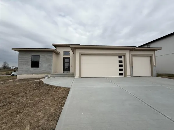 27604 E 128th Ct, Lake Lotawana, MO 64086