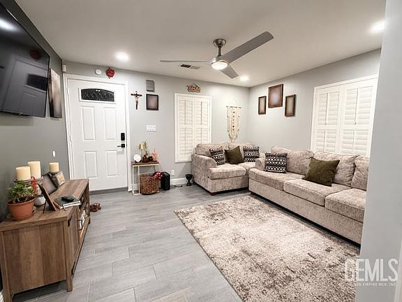 3rd image of 407 Decatur St